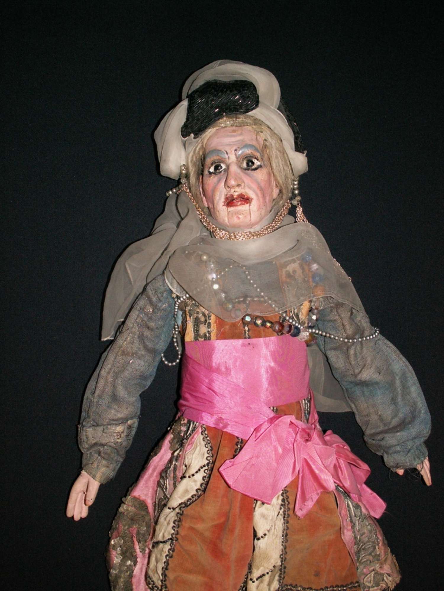 Particolare del busto prima del restauro